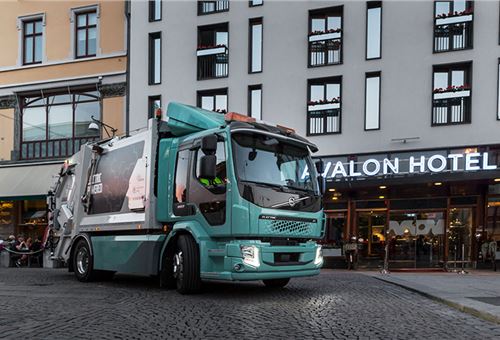 Volvo Trucks delivers first electric trucks to its customers