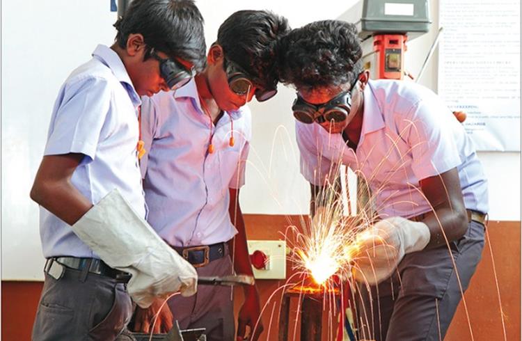 Freudenberg India provides theoretical and practical training in welding, fitting, machining, motor mechanics and electrician as per the German dual vocational system for a period of one or two years. Most students find employment immediately after completion of the course.
