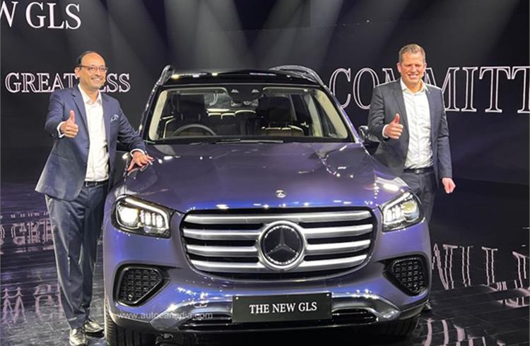 Santosh Iyer, MD and CEO of Mercedes-Benz India and Lance Bennett, VP sales and marketing