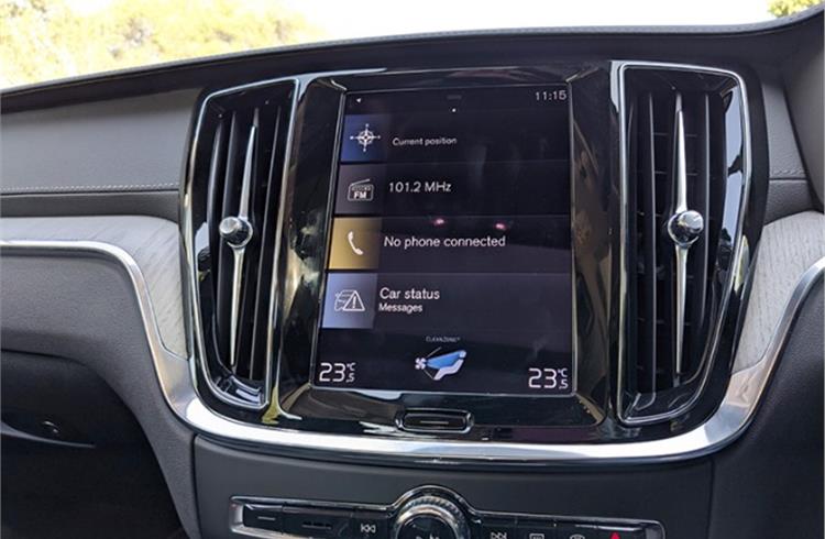 Nine inch portrait-oriented touchscreen infotainment screen powered by Volvo's Sensus UI.