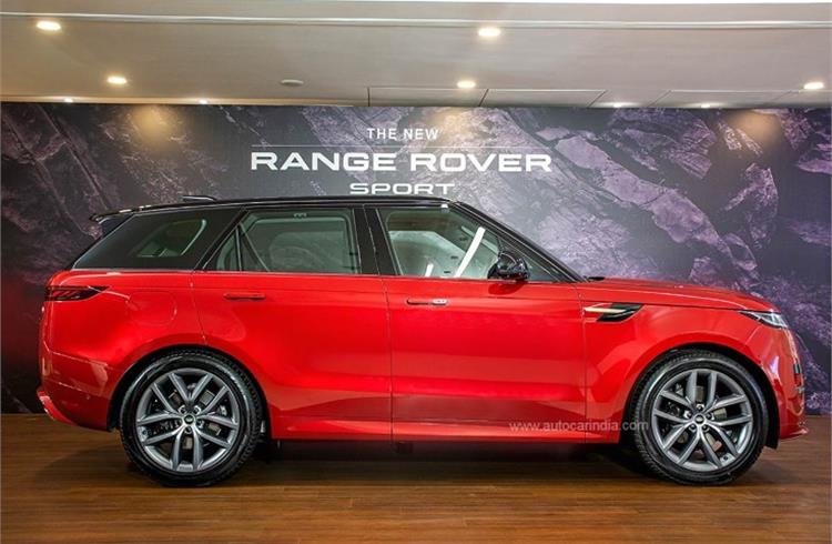 Range Rover Sport’s 2997mm wheelbase is the same as the standard Range Rover.