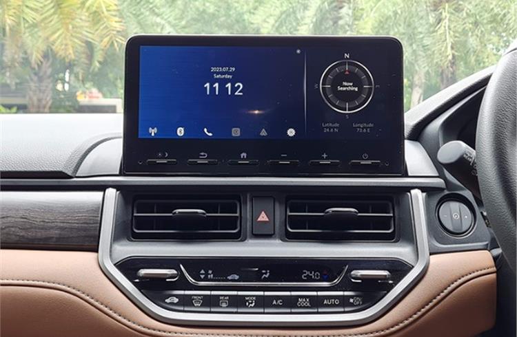 Honda's newly-developed 10.25-inch touchscreen infotainment system offers smooth operation and easy-to-use UI. It gets wireless Apple CarPlay and Android Auto functionalities.