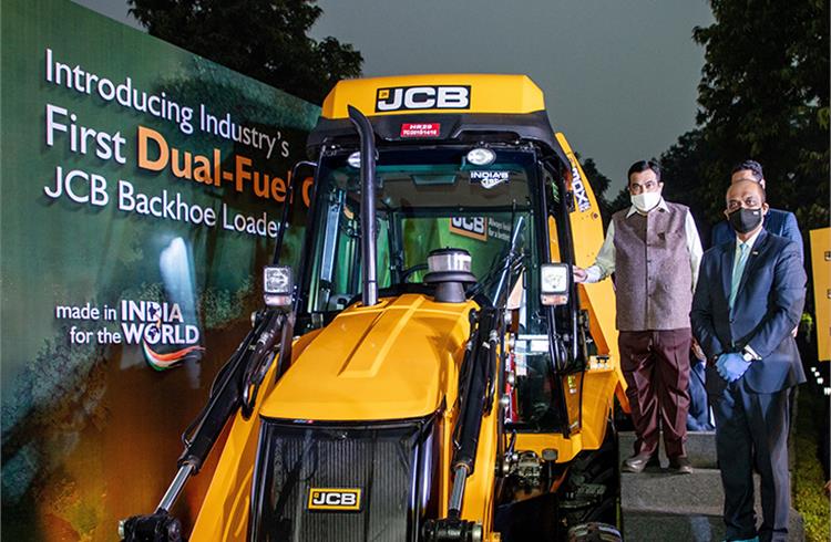 Called JCB 3DX DFi, this new machine can operate on CNG and diesel simultaneously using  HCCI (Homogenous Charge Compression Ignition) technology.