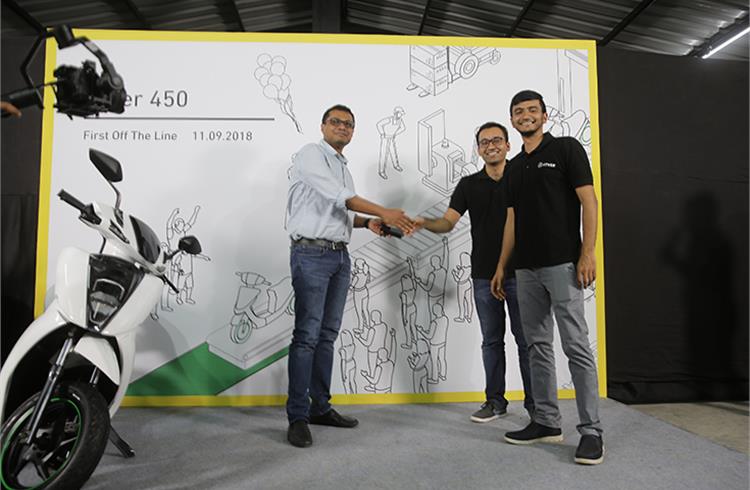 Sachin Bansal receives his  Ather 450 scooter keys from Tarun Mehta, co-founder and CEO, and Swapnil Jain, co-founder and CTO