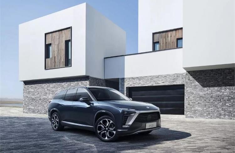 Flagship ES8 SUV, equipped with a 160kW permanent magnet motor and a 240kW induction motor with an intelligent electric all-wheel-drive system, develops 544hp and 725Nm. With the new 100kWh liquid-cooled thermostatic battery pack, it will have an NEDC range of up to 580km.