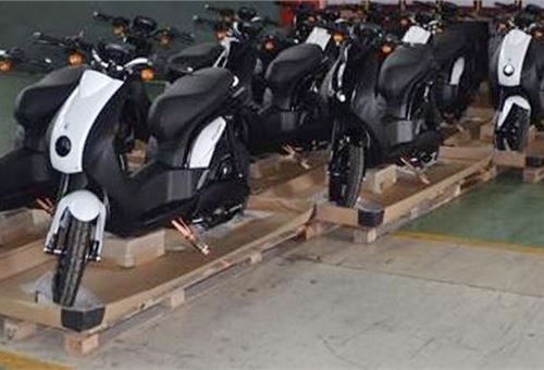 Mahindra exports first batch of electric scooters to Peugeot Moto