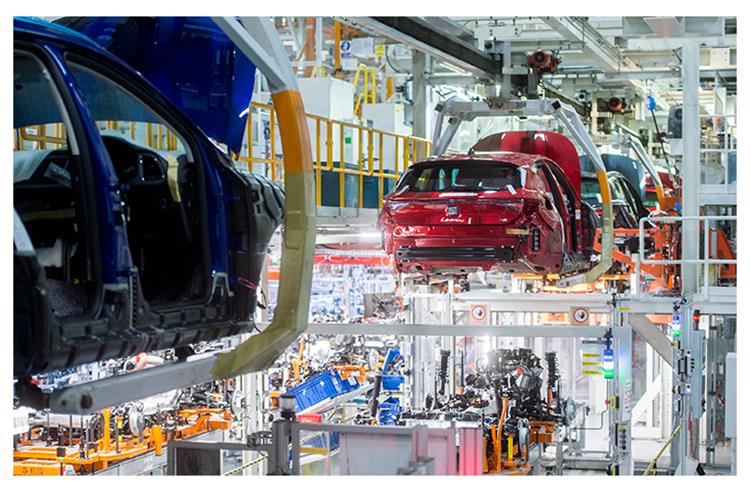 SEAT will restart limited production on Monday April 27 at the Martorell, Barcelona and Components plants, allowing the observance of necessary health and safety measures.