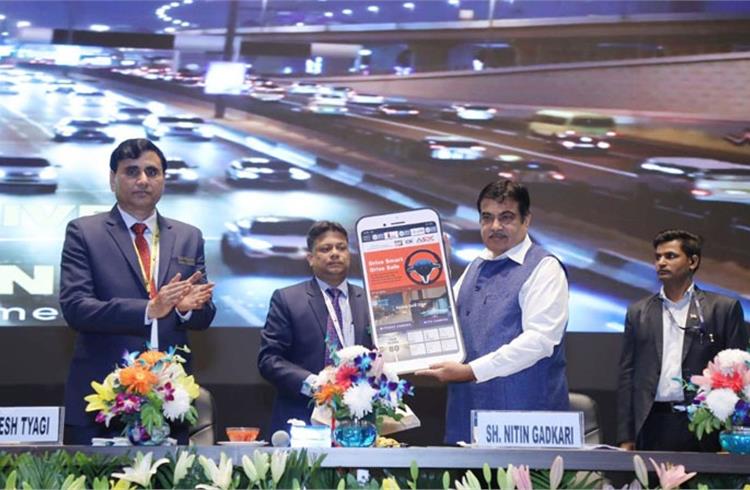 The Union Minister for Road
Transport & Highways and
Micro, Small & Medium
Enterprises, Nitin Gadkari
launched a road safety app, an
initiative of ICAT NuGen with
NGO Drive Smart Drive Safe.
Also seen are ICAT's director
Dinesh Tyagi and NuGen
Mobility Summit convener,
Dr Madhusudan Joshi.