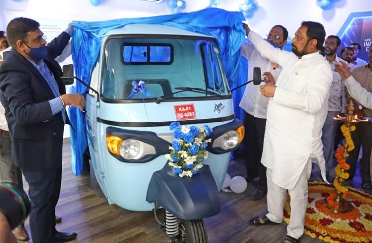 Laxman Savadi, Deputy Chief Minister of Karnataka & Transport Minister unveiling Piaggio FX range of electric vehicle at the new experience centre.