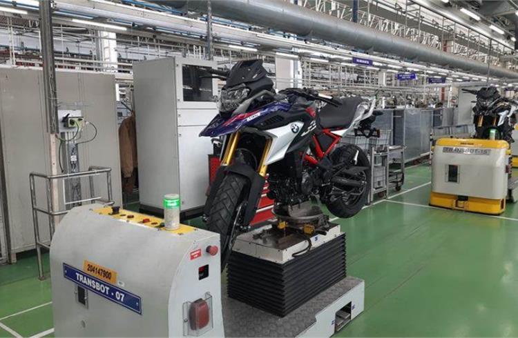 The trio of 310s – G310 RR, G310 R and G310 GS – have been jointly developed by BMW Motorrad and TVS Motor Co and are locally produced at TVS’ state-of-the-art plant in Hosur, Tamil Nadu.