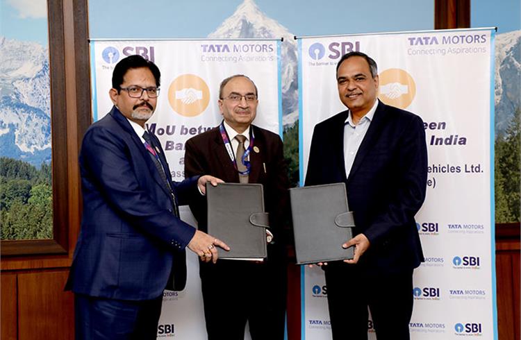 L-R: Alok Kumar Choudhary, MD (Retail Business & Operations), State Bank of India; Dinesh Khara, Chairman, State Bank of India and Shailesh Chandra, MD, Tata Motors PVs & Tata Passenger E-Mobility.