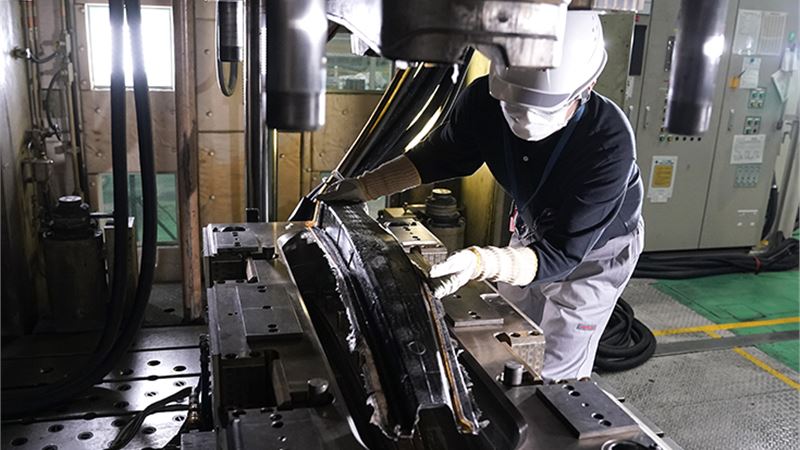 Nissan achieves breakthrough in carbon fibre parts production