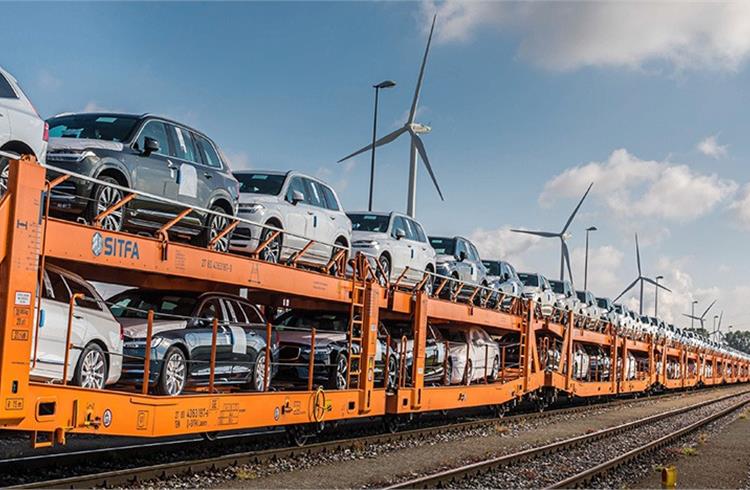 By implementing rail transport, Volvo Cars reduced CO2 emissions by almost 75% on the route between its Ghent, Belgium-based manufacturing plant and a purpose-built depot in northern Italy.