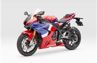 Mean machine> The Fireblade SP is powered by the 999.9cc, in-line, four-cylinder liquid-cooled engine that produces a stonking 214hp at 14,500rpm and 113Nm of torque at 12,500rpm.