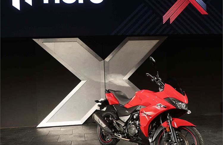 The Xtreme 200S also gets Bluetooth connectivity, turn-by-turn navigation and full digital LCD cluster that includes a gear indicator, trip meter and service reminder.