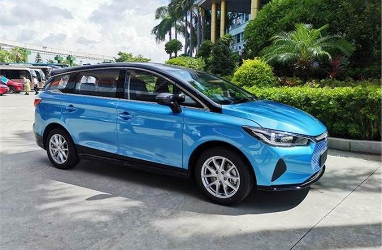 The BYD e6 has an ex-showroom price of Rs 29.60 lakh inclusive of 7kW charger, and Rs 29.15 lakh excluding it for the B2B market.