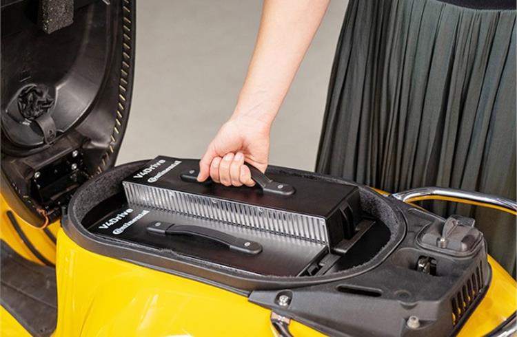 The new 48-volt battery pack is easy to remove and charge externally.