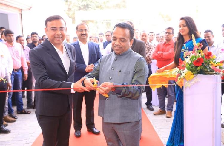L-R: Arvind Mohanty, MD, Rockwell  Services and Neeraj Bisaria, CEO and MD Premium Transmission inaugurating the new service centre in Bhubaneshwar.  