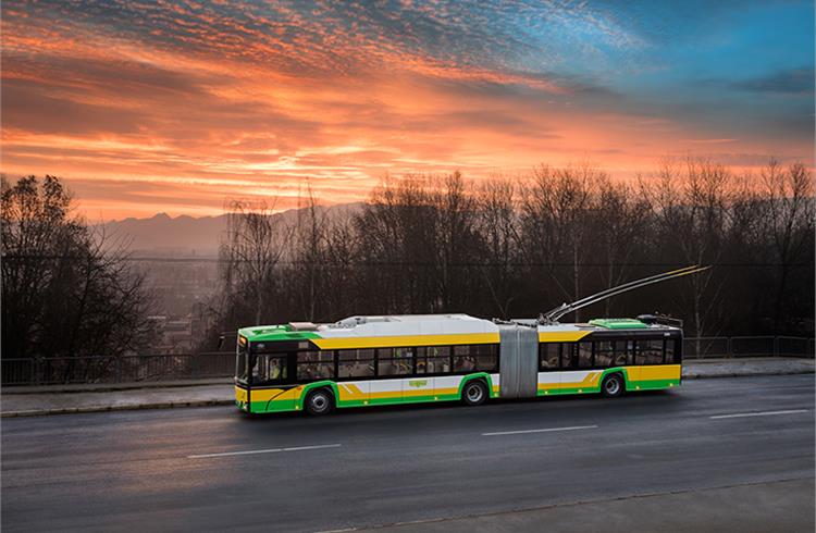 Trolley buses are powered by means of traction lines and are already running in Rome, Budapest, Vilnius, Salzburg and Gdynia, among others