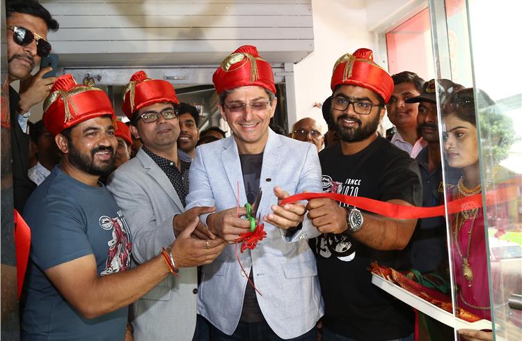 Jawa's first showroom opens in Pune