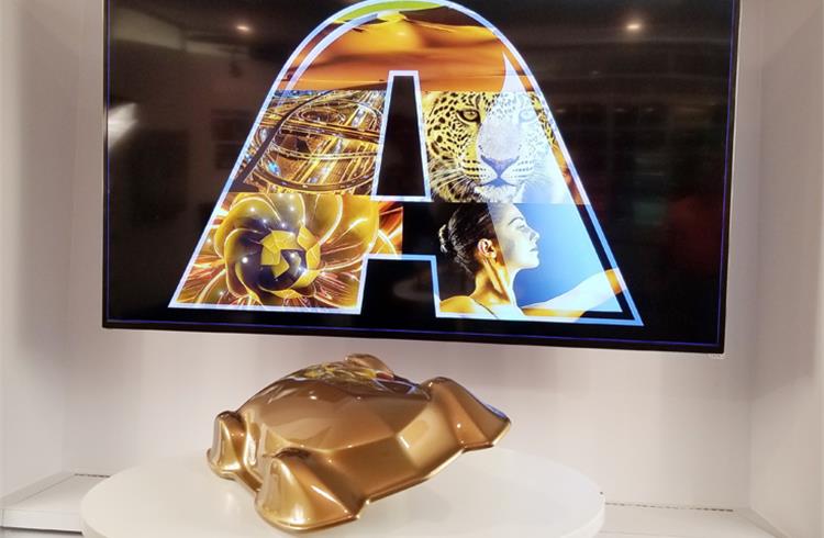 Axalta reveals golden-bronze ‘Sahara’ as its 2019 automotive colour
