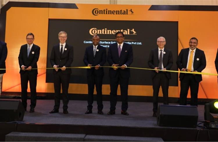 Philip Nelles, Member of the Continental Executive Board and Head of Group Sector ContiTech (third from left) was in India to inaugurate the new unit