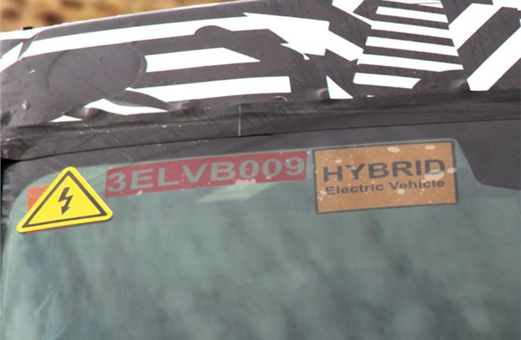 Recent Defender mules have sported ‘hybrid test vehicle’ stickers