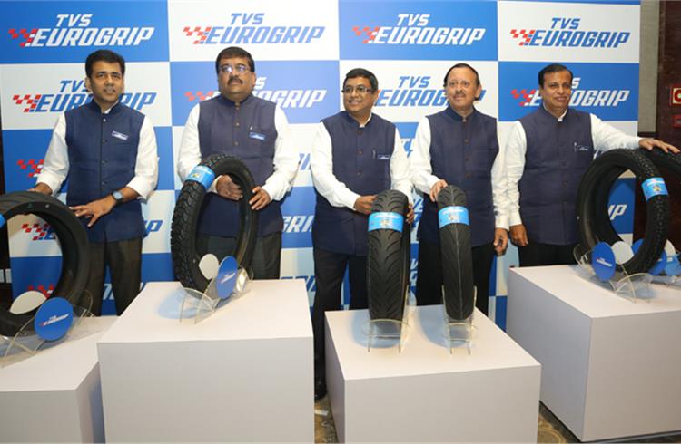 L-R: TVS Srichakra’s Madhavan P, EVP (Sales and Marketing); Tirupathi Kumar Ravi, VP (Strategy); V Sivaramakrishnan, CTO;  P Vijayaraghavan, Director, and Mr Srinivasavardhan, at the new brand launch.