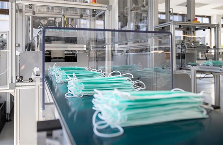 Mercedes-Benz operated a production plant for mouth and nose masks at its Sindelfingen plant with a daily capacity of more than 100,000 masks.