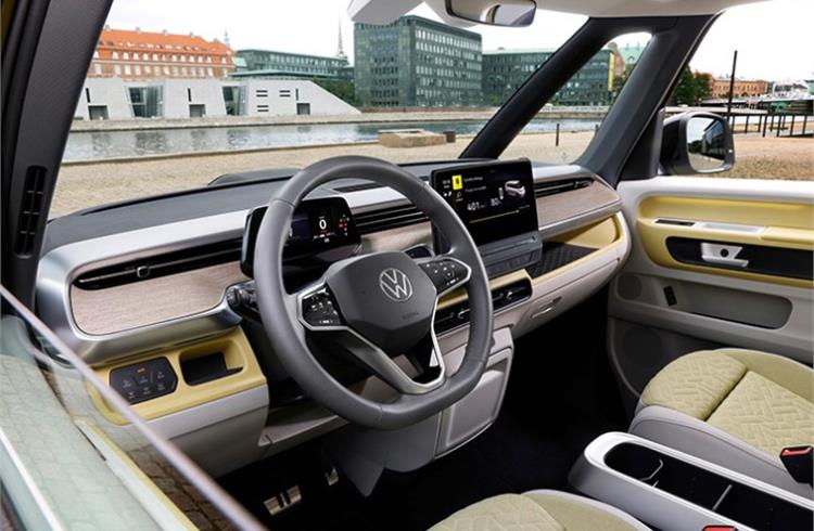 Volkswagen no longer uses chrome for trim parts on the doors, instrument panel and steering wheel clip of the ID. It is replaced by a liquid paint with chrome look that has a bio-based binder.