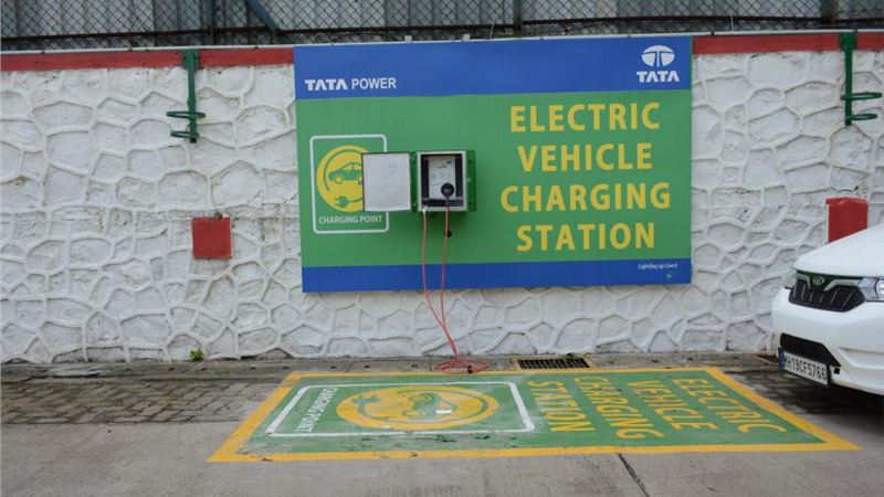 Government encourages entrepreneurs to set up EV charging stations