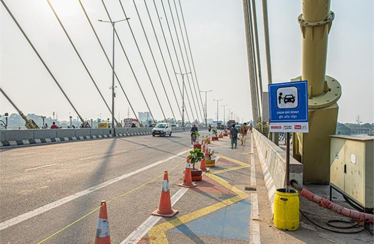 Inaugurated in November 2018, this cantilever spar cable-stayed bridge is India’s first asymmetrical cable-stayed bridge. This is after the Tactical Urbanism Trial.