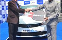 L-R: Ashesh Dhar, head – Sales, Marketing & Customer Care, EVBU, Tata Motors hands over the key to Ashok Vashist, CEO, Wise Travel India.