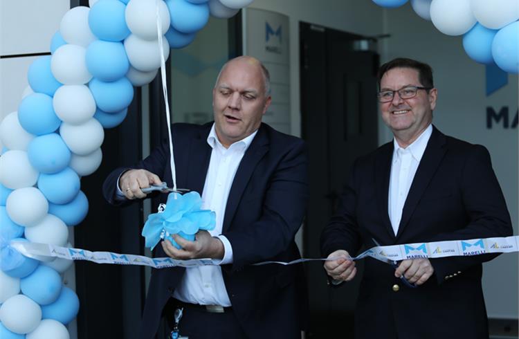 L-R: Heinrich-Gerhard Schuering, CEO of Marelli’s Electronics BU, and Sylvain Dubois, CEO of Marelli’s Automotive Lighting BU inaugurate the R&D centre in Turin