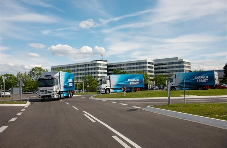 The three electric trucks will initially run from the Mercedes-Benz Worth plant via Austria to Italy. After a subsequent loop through Germany, they will continue on to the Netherlands and Belgium.
