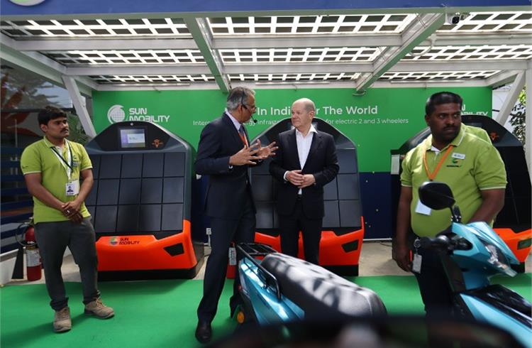 German Chancellor Olaf Scholz along with Chetan Maini, co-founder and chairman, Sun Mobility at the Tech Centre.