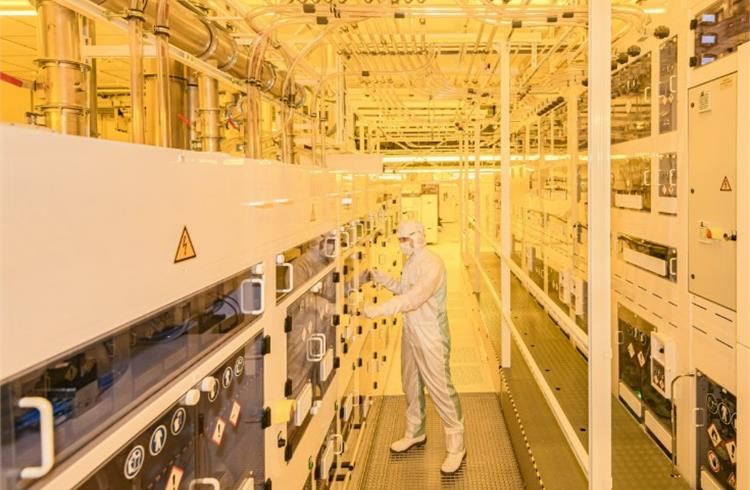 View into the clean room production at the Bosch semiconductor plant in Dresden.