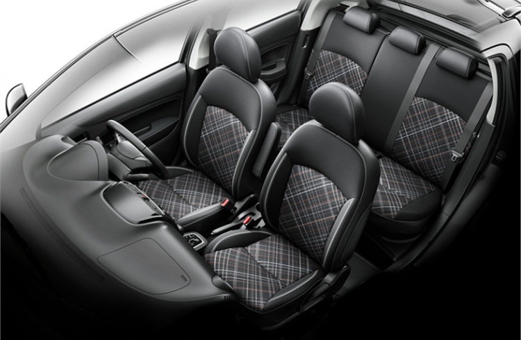 Upper-trim levels of the facelifted Mirage are offered with a special seat design, upholstered in a sporty-look fabric/synthetic leather combination.