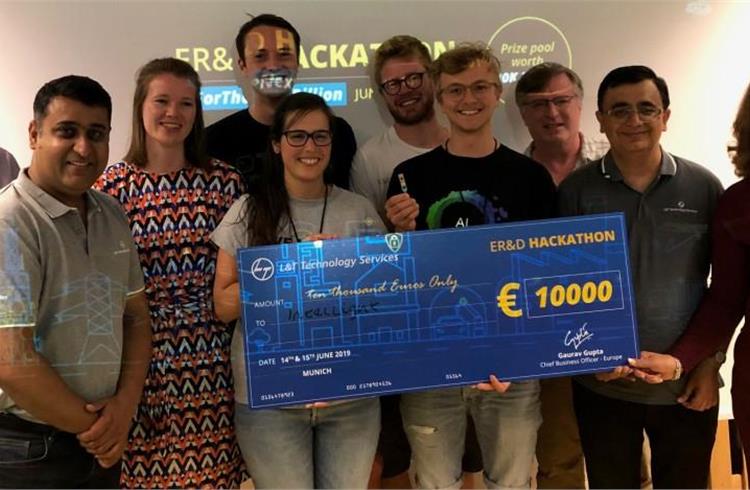 The winner of the 24-hour hackathon Team Intellight presented their traffic management solution that uses deep learning algorithms to reduce congestion in cities.