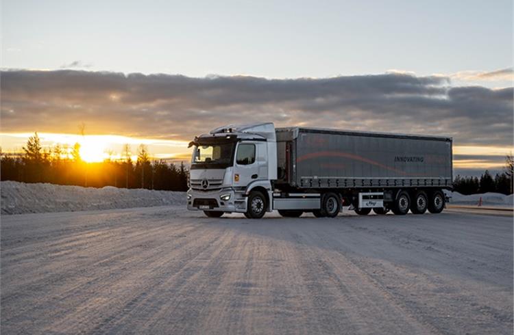 The operational readiness of the eActros LongHaul and eActros 300 was tested under extreme conditions at temperatures down to minus 25 deg C in Rovaniemi, Finland.