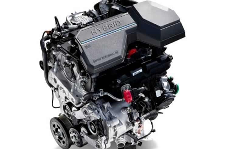 1.6L T-GDi engine represents the first application of electrified power in the Sorento line-up. The 44.2 kW electric motor and 1.49 kWh lithium-ion polymer battery pack. Combined total output of 230 hp and 350 Nm torque.