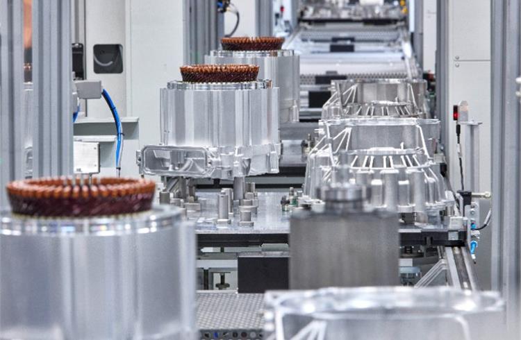 At the Hildesheim plant, synthetically generated images have already been successfully used for training purposes in the first standard systems in electric motor production.