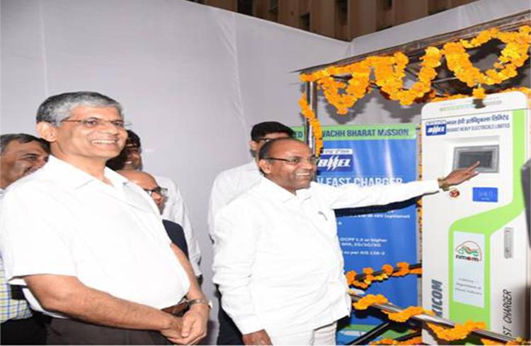 Union minister of Heavy Industries and Public Enterprises inaugurating the e-charging stations in Udyog Bhavan