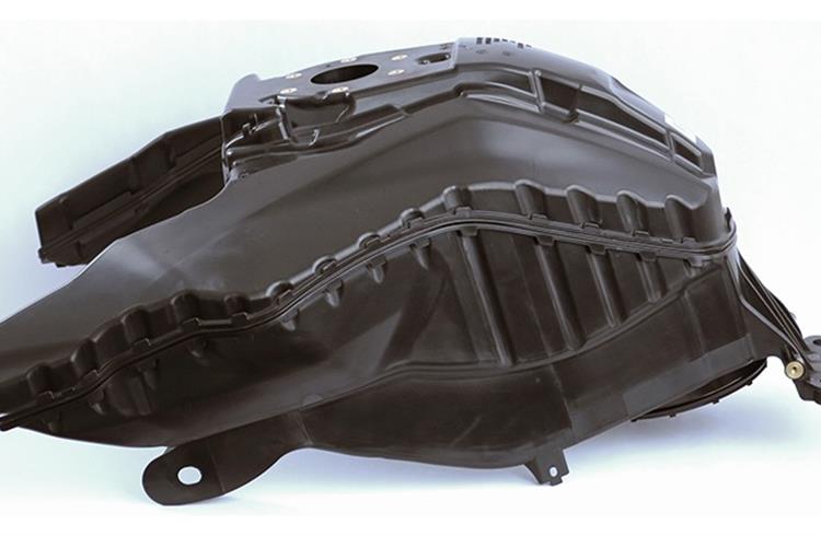 The BMW F 900 R and F 900 XR's fuel tanks are made from Durethan BC550Z 900116 DUSXBL. The unreinforced and impact-modified polyamide 6 meets EPA's stringent requirements with regard to permeation. Furthermore, the complex geometries can be injection-moulded cost-efficiently. Pic. BMW Motorrad