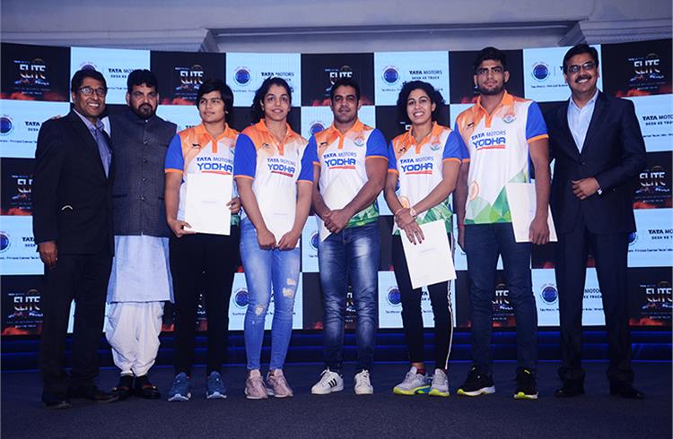 RT Wasan, Brijbhushan Sharan Singh and Girish Wagh handing over the contracts to the Indian wrestlers at the announcement of Tata Motors Elite Wrestlers Development Program
