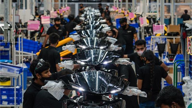 Bajaj Auto sees 2W industry sales growing 7-8% in FY25, e2W sales growth in 'high teens'