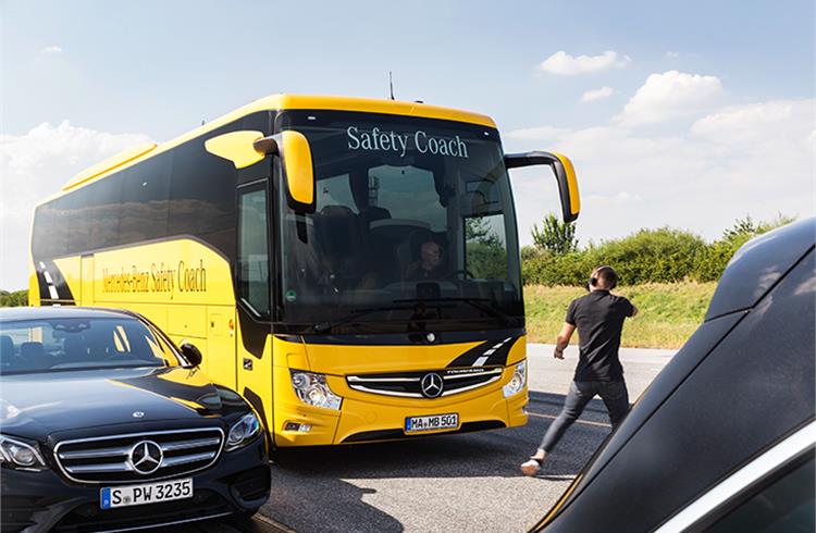 Active Brake Assist 4 will be standard on all touring coaches from Mercedes-Benz and Setra starting in 2019.