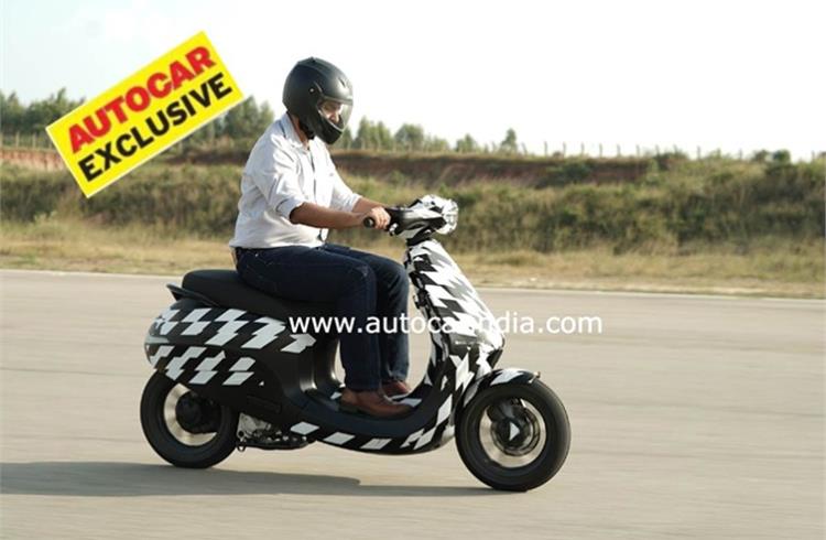 Ola scooter looks similar to Etergo’s AppScooter and gets the same unusual single telescopic front suspension. It is likely India will get an updated version, albeit with changes to keep costs low.