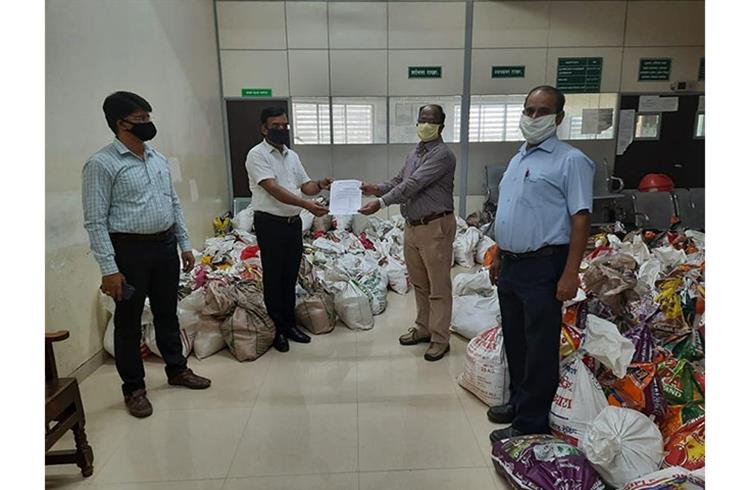 Piaggio team handing over ration kits to Executive Magistrate’s  Office, Baramati.