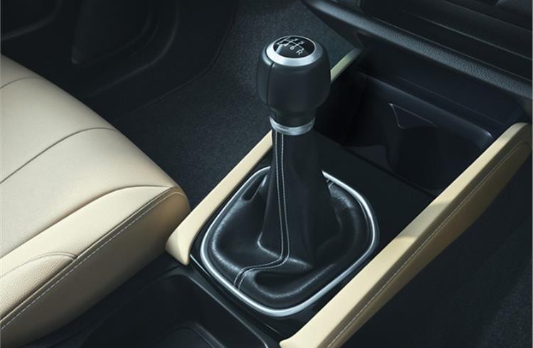 Six-speed manual transmission for the 1.5-litre petrol and diesel engines.